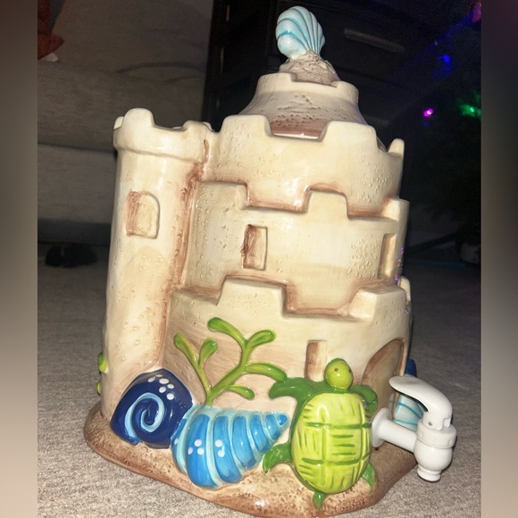 Sandcastle beverage dispenser for events. - Picture 2 of 2